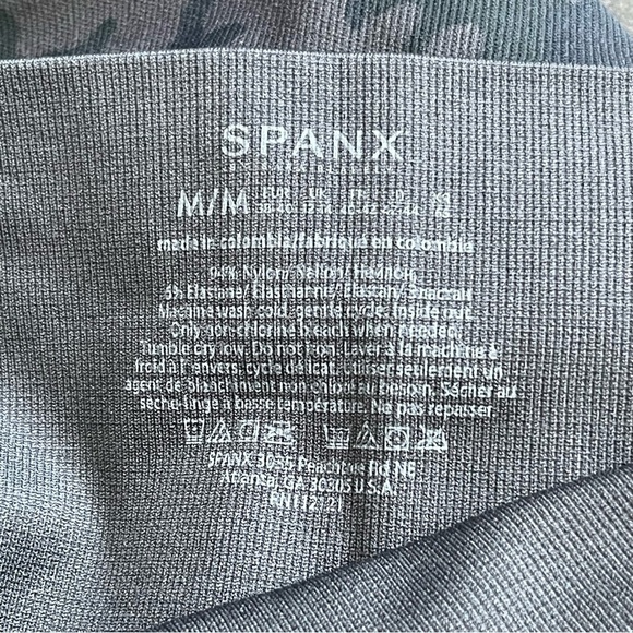Spanx Look At Me Now Seamless Camo Green Leggings Women’s Size M Shapes Flatters - Picture 9 of 10